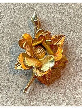 Vintage 60s Giovanni Signed Gold Tone Layered Textured Flower Brooch